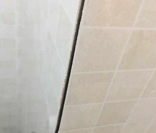 西藏瓷砖空鼓维修公司分享阳台瓷砖脱落的修复过程可以分为以下几个步骤